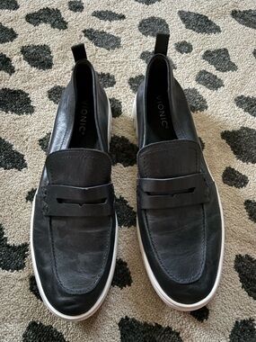 Vionic Women’s black Leather Slip-On 👞
